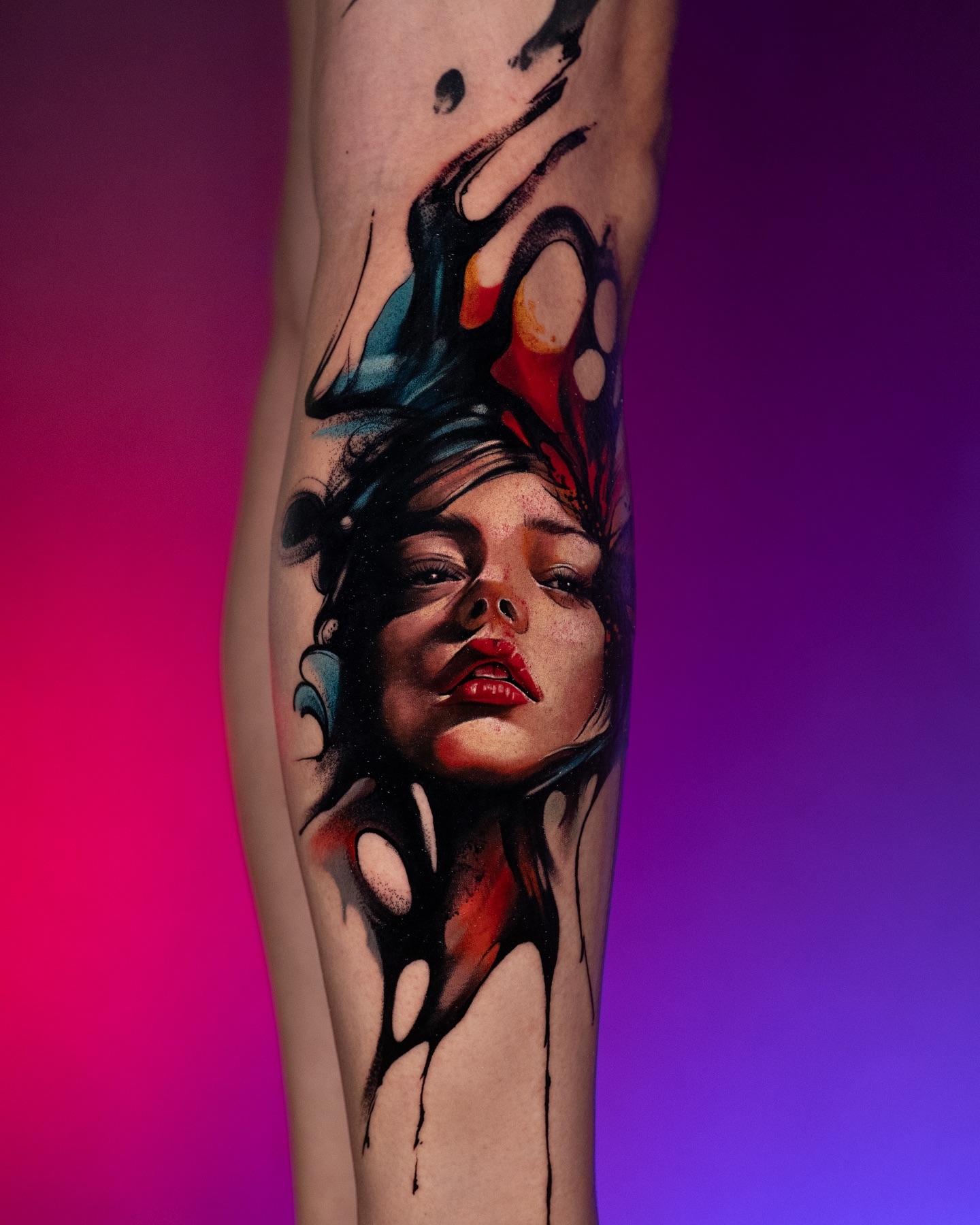 Jak zadbać o skórę aby kolorowe tatuaże wyglądały dobrze długie lata. Blaknięcie kolorowych pigmentów to mit.